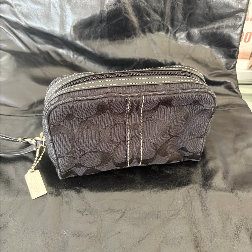 Coach Women’s Black Signature Canvas Single-Zip Wristlet Pouch